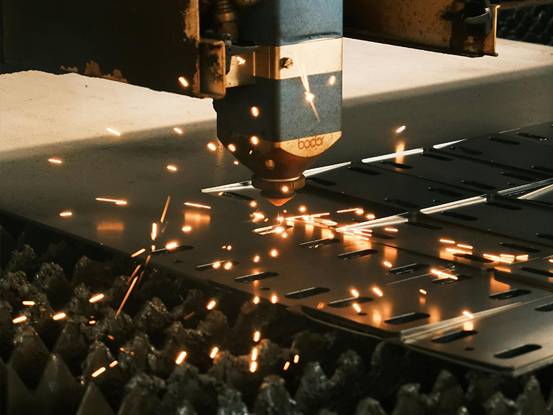 Hochwertige Lasergravur und Laser Cut – präzise geschnittenes, personalisiertes Design